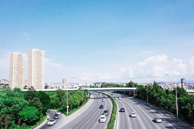 國內(nèi)首臺履帶移動制砂機(jī)施工現(xiàn)場