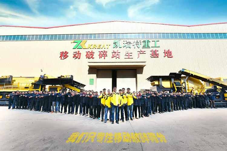 累計使用時長≥6720h,持續(xù)高產的錘破+移動篩施工現場